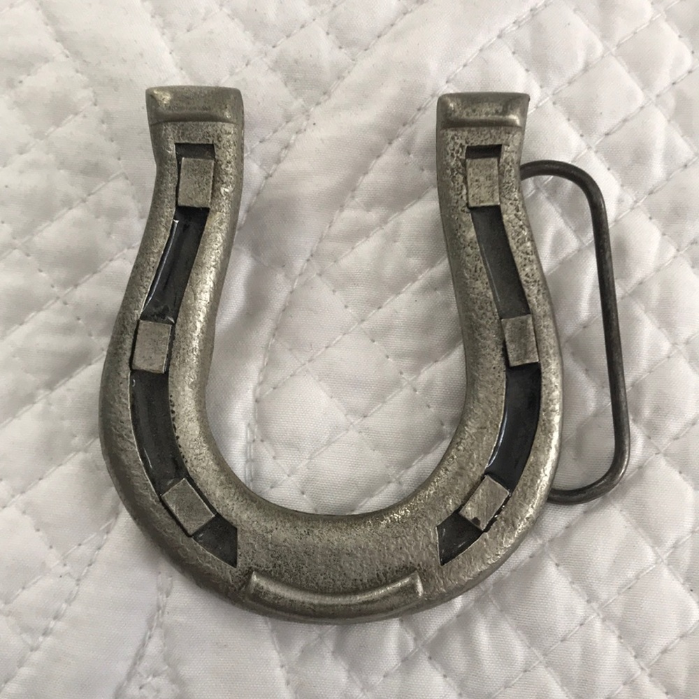 Lucky horseshoe belt buckle